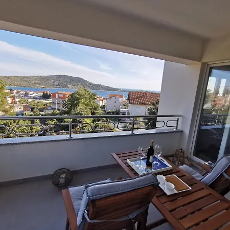 Apartament Pinia *
