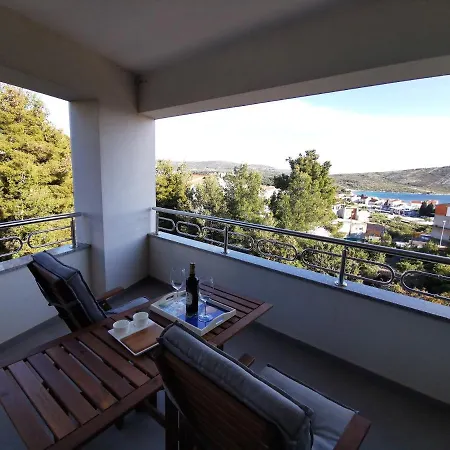Pinia * Primošten